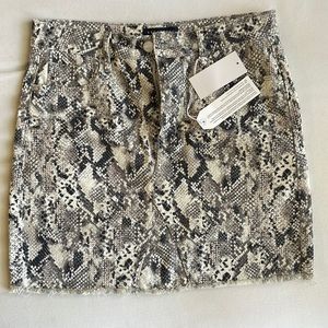 Snakeskin skirt NWT.